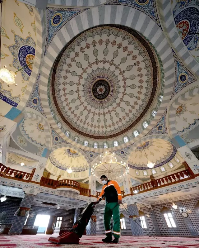 Çankaya'da camilere ramazan temizliği Çankaya'da camilere ramazan temizliği