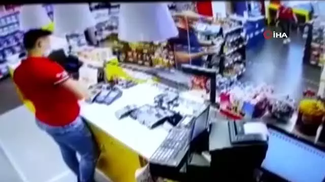Çatalca'da işlenen 'çekiçli' cinayetin katil zanlısı hakim karşısında Çatalca'da işlenen 'çekiçli' cinayetin katil zanlısı hakim karşısında