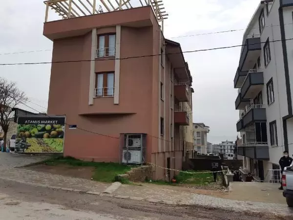 ÇATIDA BABASINA YARDIM EDERKEN DÜŞÜP ÖLEN GENÇ TOPRAĞA VERİLDİ ÇATIDA BABASINA YARDIM EDERKEN DÜŞÜP ÖLEN GENÇ TOPRAĞA VERİLDİ