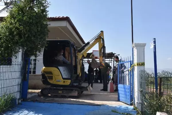 Cesedi parçalayıp, foseptiğe atmışlar Cesedi parçalayıp, foseptiğe atmışlar