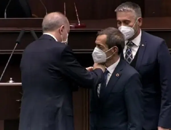 CHP'den istifa edip bağımsız aday oldu, Çanakkale İl Genel Meclis Başkanı seçildi (2) CHP'den istifa edip bağımsız aday oldu, Çanakkale İl Genel Meclis Başkanı seçildi (2)