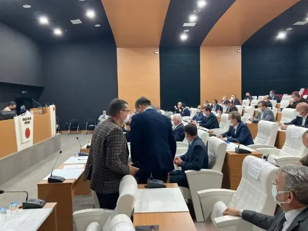 CHP'den istifa edip bağımsız aday oldu, Çanakkale İl Genel Meclis Başkanı seçildi CHP'den istifa edip bağımsız aday oldu, Çanakkale İl Genel Meclis Başkanı seçildi