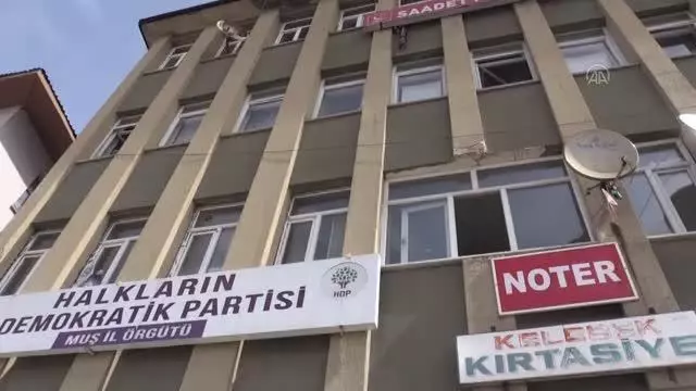 Son dakika haberleri | Çocukları dağa kaçırılan 2 aile, HDP binası önünde oturma eylemi yaptı (2) Son dakika haberleri | Çocukları dağa kaçırılan 2 aile, HDP binası önünde oturma eylemi yaptı (2)
