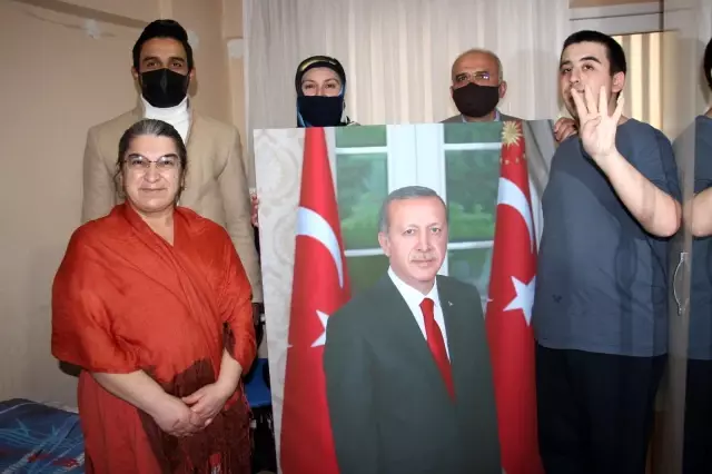Cumhurbaşkanı Erdoğan hayranı otizmli gence Erdoğan portresi hediye edildi Cumhurbaşkanı Erdoğan hayranı otizmli gence Erdoğan portresi hediye edildi