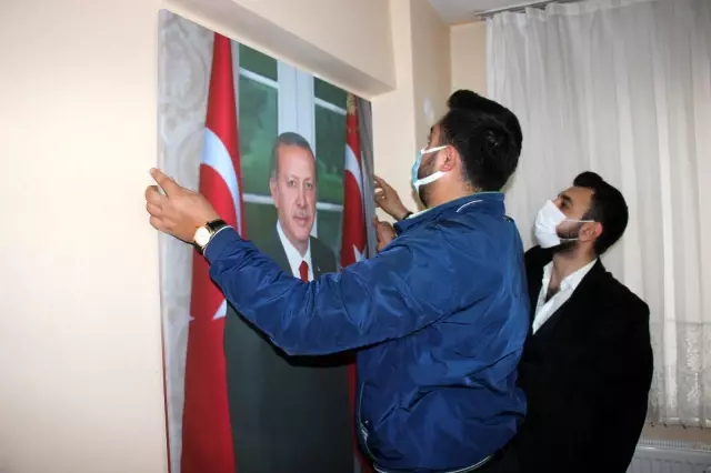 Cumhurbaşkanı Erdoğan hayranı otizmli gence Erdoğan portresi hediye edildi Cumhurbaşkanı Erdoğan hayranı otizmli gence Erdoğan portresi hediye edildi