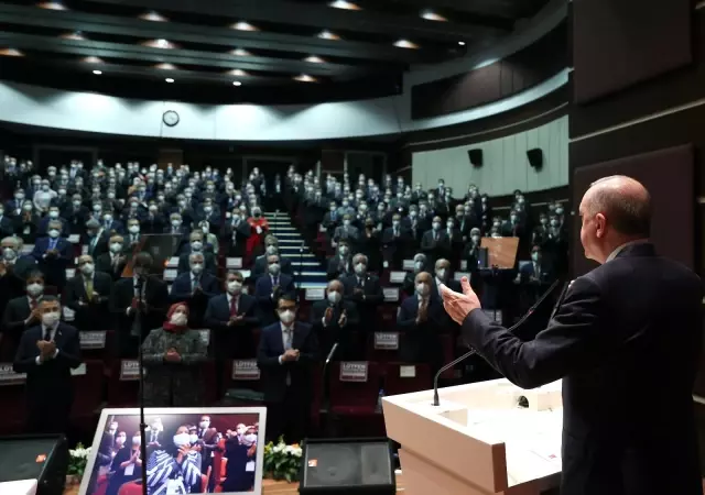 Cumhurbaşkanı Erdoğan: 'Hiçbir temeli olmayan finans hareketlerine karşı tedbirlerimizi alıyoruz' Cumhurbaşkanı Erdoğan: 'Hiçbir temeli olmayan finans hareketlerine karşı tedbirlerimizi alıyoruz'