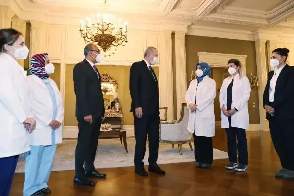 Cumhurbaşkanı Erdoğan, sağlık çalışanlarıyla bir araya geldi Cumhurbaşkanı Erdoğan, sağlık çalışanlarıyla bir araya geldi