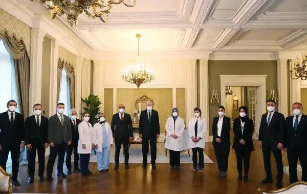 Cumhurbaşkanı Erdoğan, sağlık çalışanlarıyla bir araya geldi Cumhurbaşkanı Erdoğan, sağlık çalışanlarıyla bir araya geldi
