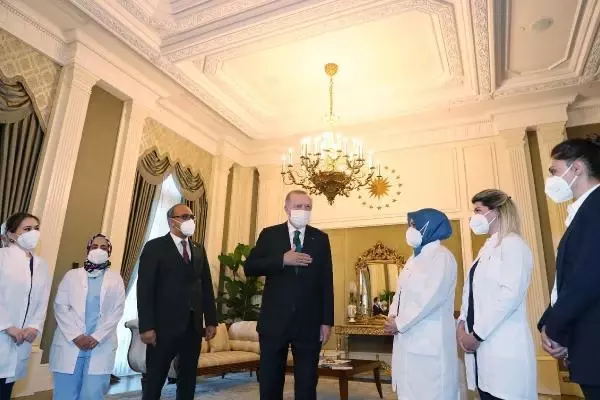 Cumhurbaşkanı Erdoğan, sağlık çalışanlarıyla bir araya geldi Cumhurbaşkanı Erdoğan, sağlık çalışanlarıyla bir araya geldi