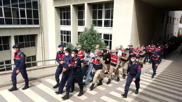 DEAŞ operasyonunda gözaltına alınan 27 kişi adliyeye sevk edildi DEAŞ operasyonunda gözaltına alınan 27 kişi adliyeye sevk edildi