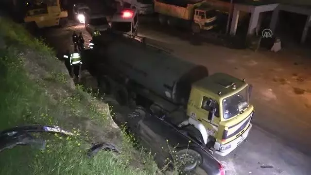 Devrilen otomobildeki iki kişi yaralandı Devrilen otomobildeki iki kişi yaralandı