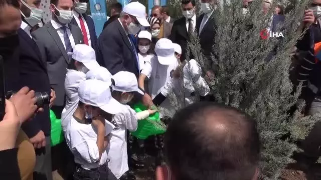 Diyarbakır'da 2 bin 121 fidan toprakla buluştu Diyarbakır'da 2 bin 121 fidan toprakla buluştu