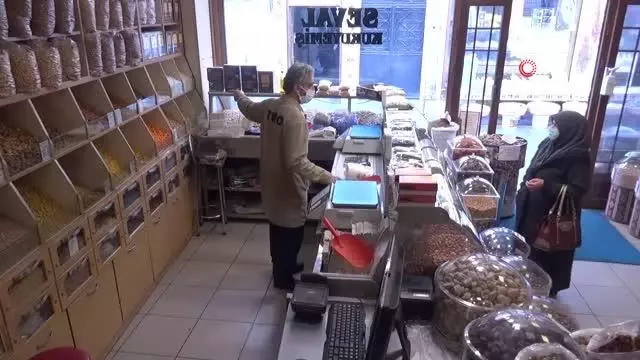 Diyarbakır'da kuru yemişçiler Ramazan ayına hazır Diyarbakır'da kuru yemişçiler Ramazan ayına hazır