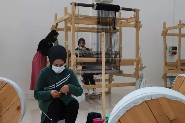DİYARBAKIR'DA, MESLEK EDİNDİRME KURSLARINA YOĞUN İLGİ DİYARBAKIR'DA, MESLEK EDİNDİRME KURSLARINA YOĞUN İLGİ