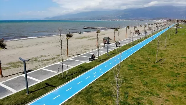 Edremit Körfezinde hava sıcaklığı 22 dereceye ulaştı Edremit Körfezinde hava sıcaklığı 22 dereceye ulaştı