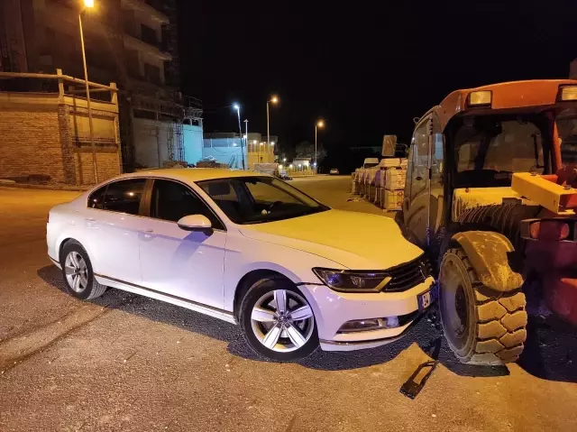 Ehliyetsiz sürücü alkollüyken kaza yaptı; 1 yaralı Ehliyetsiz sürücü alkollüyken kaza yaptı; 1 yaralı