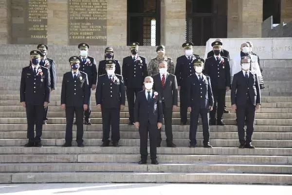 Son dakika haber: Emniyet Genel Müdürü Mehmet Aktaş ve beraberindekiler Anıtkabir'i ziyaret etti Son dakika haber: Emniyet Genel Müdürü Mehmet Aktaş ve beraberindekiler Anıtkabir'i ziyaret etti