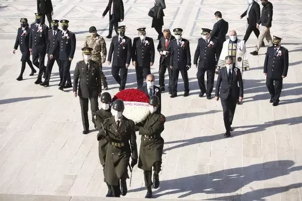 Son dakika haber: Emniyet Genel Müdürü Mehmet Aktaş ve beraberindekiler Anıtkabir'i ziyaret etti Son dakika haber: Emniyet Genel Müdürü Mehmet Aktaş ve beraberindekiler Anıtkabir'i ziyaret etti