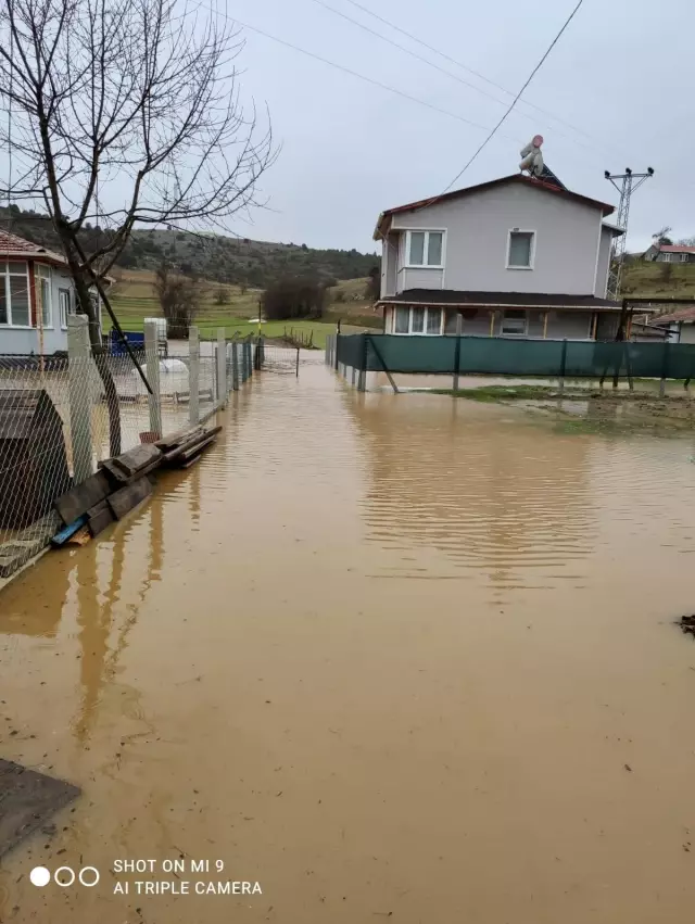 Sular altında kalan Erik köyünde çalışmalar devam ediyor Sular altında kalan Erik köyünde çalışmalar devam ediyor
