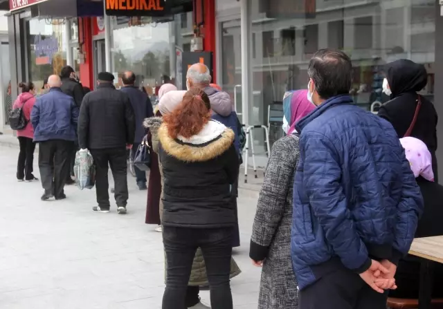 Erzincan'da Ramazan öncesi ucuz et kuyruğu Erzincan'da Ramazan öncesi ucuz et kuyruğu