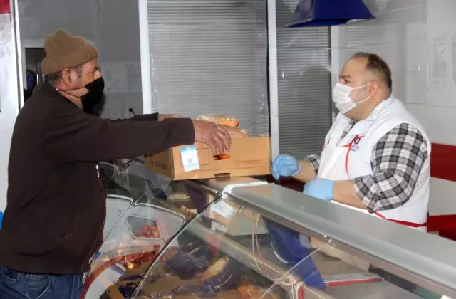 Erzincan'da Ramazan öncesi ucuz et kuyruğu Erzincan'da Ramazan öncesi ucuz et kuyruğu