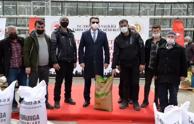 Erzurum'da çiftçilere yem bitkisi tohumu dağıtıldı Erzurum'da çiftçilere yem bitkisi tohumu dağıtıldı