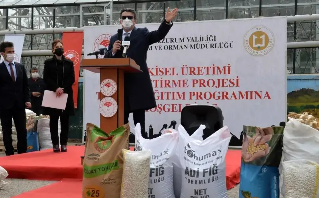 Erzurum'da çiftçilere yem bitkisi tohumu dağıtıldı Erzurum'da çiftçilere yem bitkisi tohumu dağıtıldı