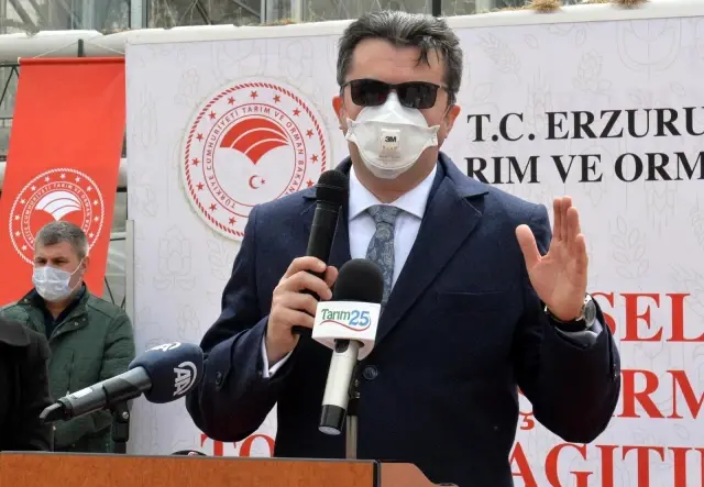 Erzurum'da çiftçilere yem bitkisi tohumu dağıtıldı Erzurum'da çiftçilere yem bitkisi tohumu dağıtıldı