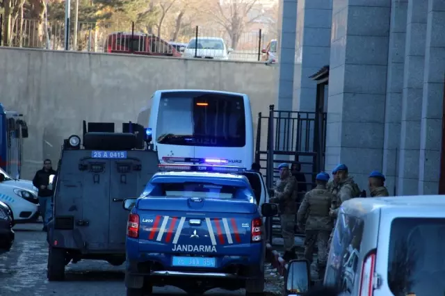 Eşi teröristler tarafından öldürülen kadın: 'Eşim sırf sandık başında görevli olduğu için öldürüldü' Eşi teröristler tarafından öldürülen kadın: 'Eşim sırf sandık başında görevli olduğu için öldürüldü'