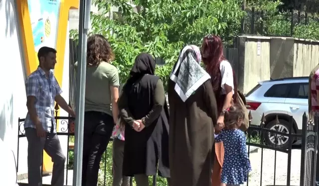 Eşi teröristler tarafından öldürülen kadın: 'Eşim sırf sandık başında görevli olduğu için öldürüldü' Eşi teröristler tarafından öldürülen kadın: 'Eşim sırf sandık başında görevli olduğu için öldürüldü'