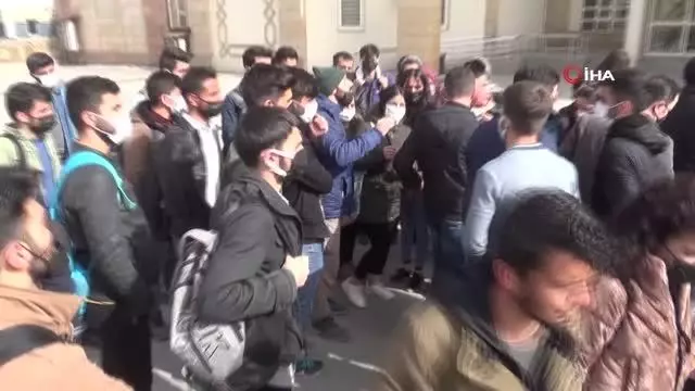 'Etüt merkezi' isteyen gençlere Vali Akbıyık'tan olumlu yanıt 'Etüt merkezi' isteyen gençlere Vali Akbıyık'tan olumlu yanıt