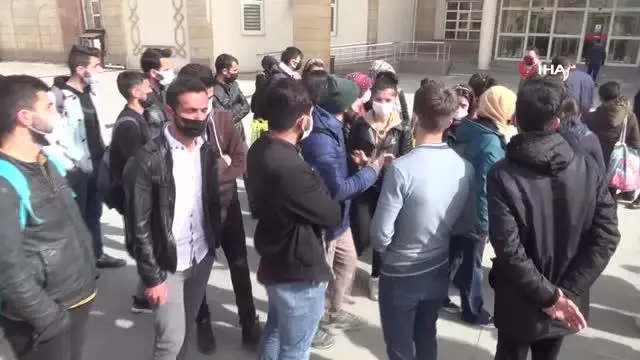 'Etüt merkezi' isteyen gençlere Vali Akbıyık'tan olumlu yanıt 'Etüt merkezi' isteyen gençlere Vali Akbıyık'tan olumlu yanıt