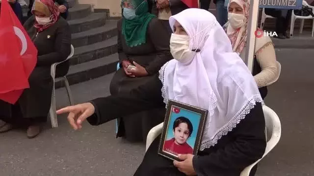 Evlat nöbetindeki baba Biçer: 'HDP ve PKK'nın yalanlarına kanma, dön kızım' Evlat nöbetindeki baba Biçer: 'HDP ve PKK'nın yalanlarına kanma, dön kızım'