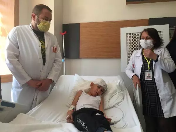 MANİSA BAŞINA YORGUN MERMİ İSABET EDEN ÇOCUĞUN SAĞLIĞI İYİ MANİSA BAŞINA YORGUN MERMİ İSABET EDEN ÇOCUĞUN SAĞLIĞI İYİ