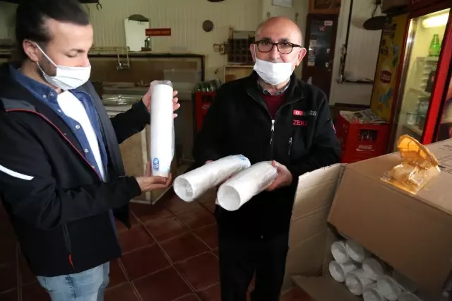 Eyüpsultan Belediyesi kıraathanelere karton bardak dağıtıyor Eyüpsultan Belediyesi kıraathanelere karton bardak dağıtıyor