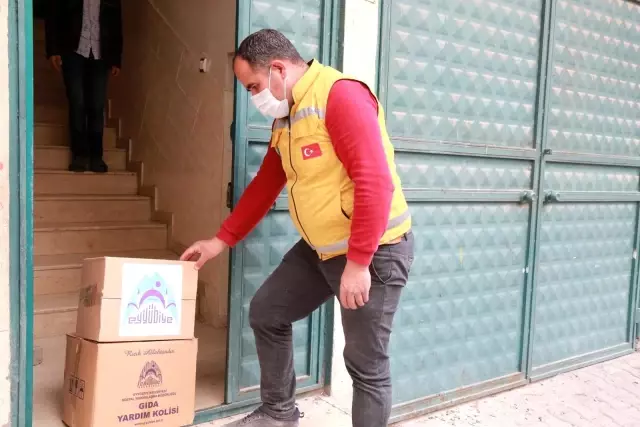 Eyyübiye'de dar gelirli ailelere Ramazan öncesi gıda yardımı Eyyübiye'de dar gelirli ailelere Ramazan öncesi gıda yardımı