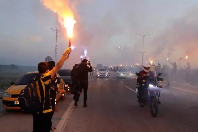 Fenerbahçe'ye Malatya'da coşkulu karşılama Fenerbahçe'ye Malatya'da coşkulu karşılama