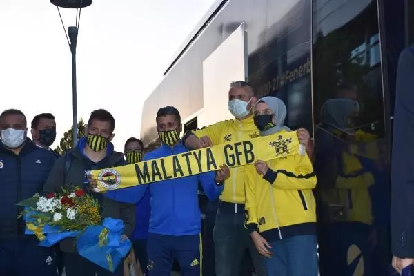 SPOR Fenerbahçe'ye Malatya'da coşkulu karşılama SPOR Fenerbahçe'ye Malatya'da coşkulu karşılama