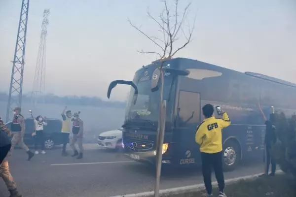SPOR Fenerbahçe'ye Malatya'da coşkulu karşılama SPOR Fenerbahçe'ye Malatya'da coşkulu karşılama