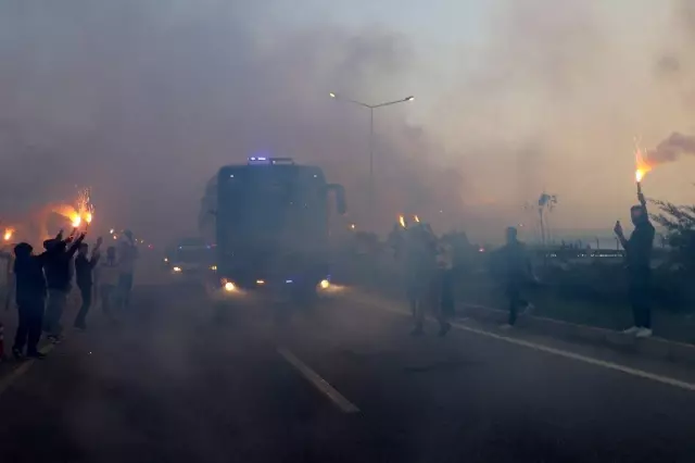 Fenerbahçe'ye Malatya'da coşkulu karşılama Fenerbahçe'ye Malatya'da coşkulu karşılama