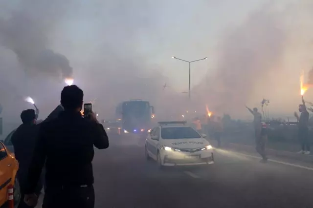 Fenerbahçe'ye Malatya'da coşkulu karşılama Fenerbahçe'ye Malatya'da coşkulu karşılama