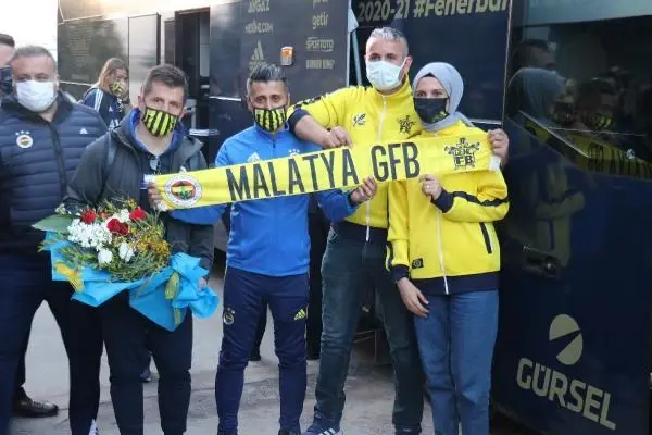 SPOR Fenerbahçe'ye Malatya'da coşkulu karşılama SPOR Fenerbahçe'ye Malatya'da coşkulu karşılama