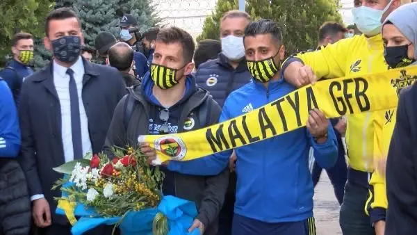 SPOR Fenerbahçe'ye Malatya'da coşkulu karşılama SPOR Fenerbahçe'ye Malatya'da coşkulu karşılama