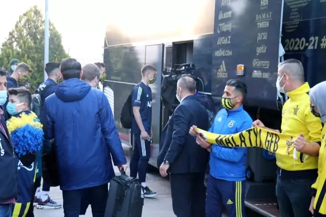 Fenerbahçe'ye Malatya'da coşkulu karşılama Fenerbahçe'ye Malatya'da coşkulu karşılama