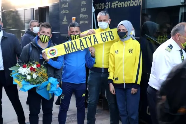 Fenerbahçe'ye Malatya'da coşkulu karşılama Fenerbahçe'ye Malatya'da coşkulu karşılama