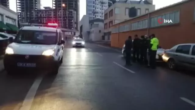 Son dakika haberi: Film sahnelerini aratmayan kaçış kamerada... Seyir halindeki araca çarpıp, polis ekiplerini durdurdular Son dakika haberi: Film sahnelerini aratmayan kaçış kamerada... Seyir halindeki araca çarpıp, polis ekiplerini durdurdular