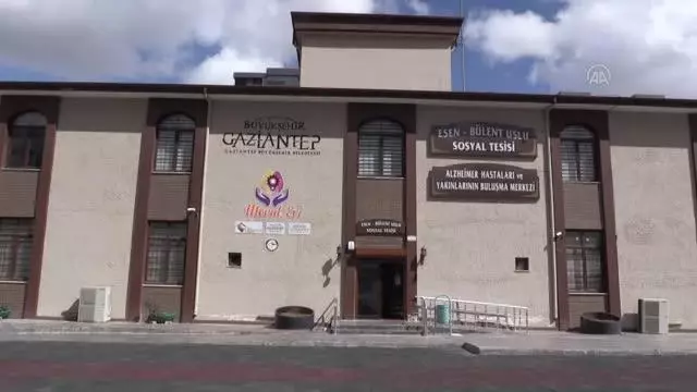 GAZİANTEP - Alzaymır hastaları müzikli terapiyle moral buluyor GAZİANTEP - Alzaymır hastaları müzikli terapiyle moral buluyor