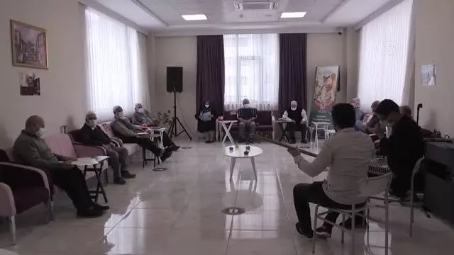 GAZİANTEP - Alzaymır hastaları müzikli terapiyle moral buluyor GAZİANTEP - Alzaymır hastaları müzikli terapiyle moral buluyor