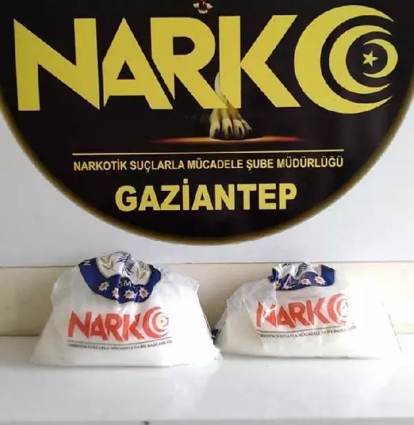 Gaziantep'te, 9 kilo metamfetamine 2 gözaltı Gaziantep'te, 9 kilo metamfetamine 2 gözaltı