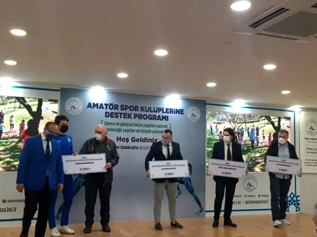 Gaziosmanpaşa'da 42 amatör spor kulübüne nakdi yardım yapıldı Gaziosmanpaşa'da 42 amatör spor kulübüne nakdi yardım yapıldı